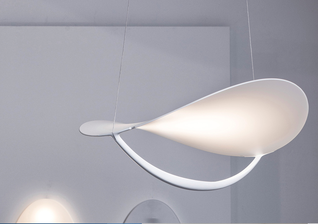 Foscarini Plena egyedi vonalvezetésű design LED függeszték