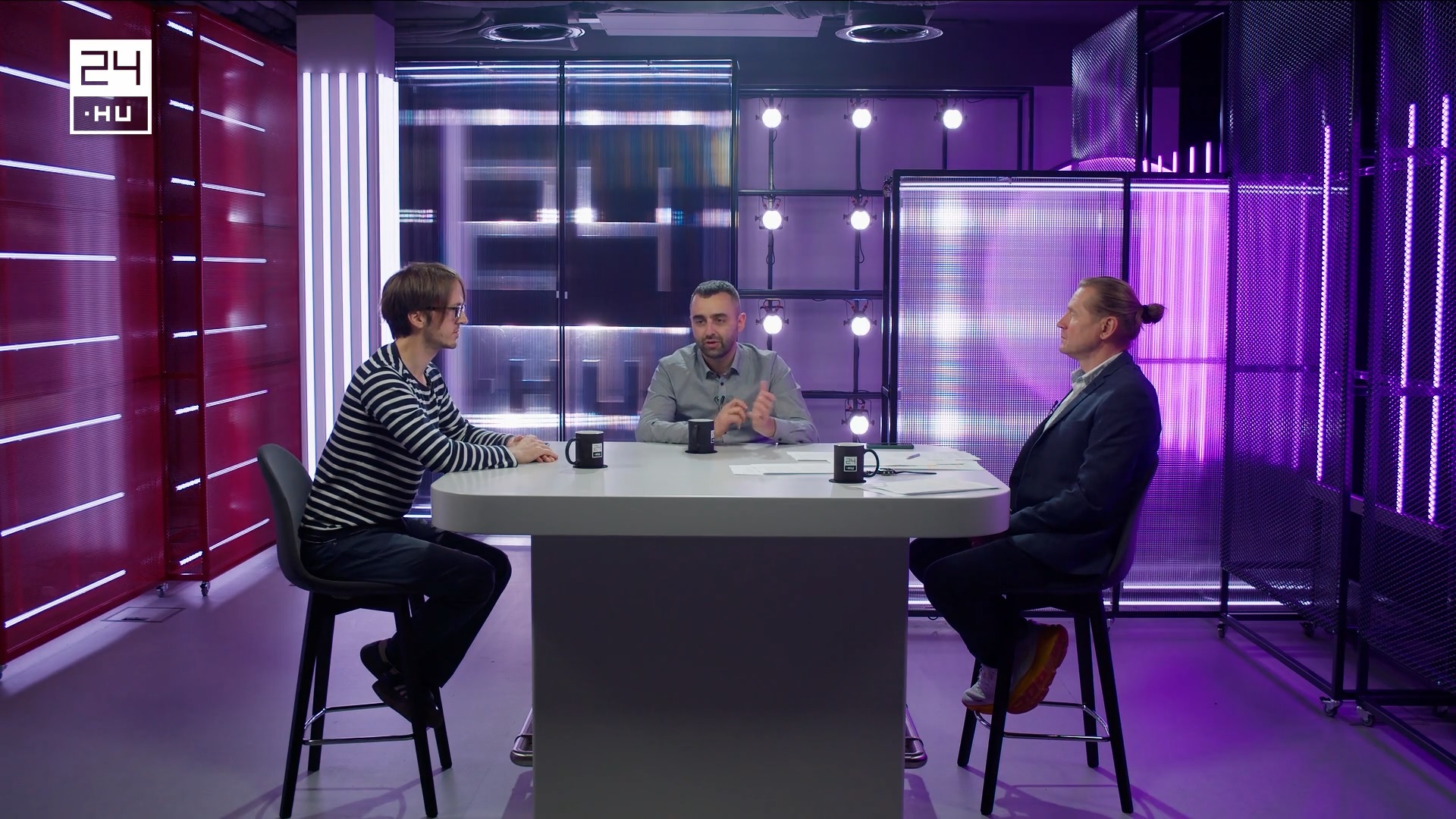 A 24.hu új podcast stúdiójának díszletvilágítása
