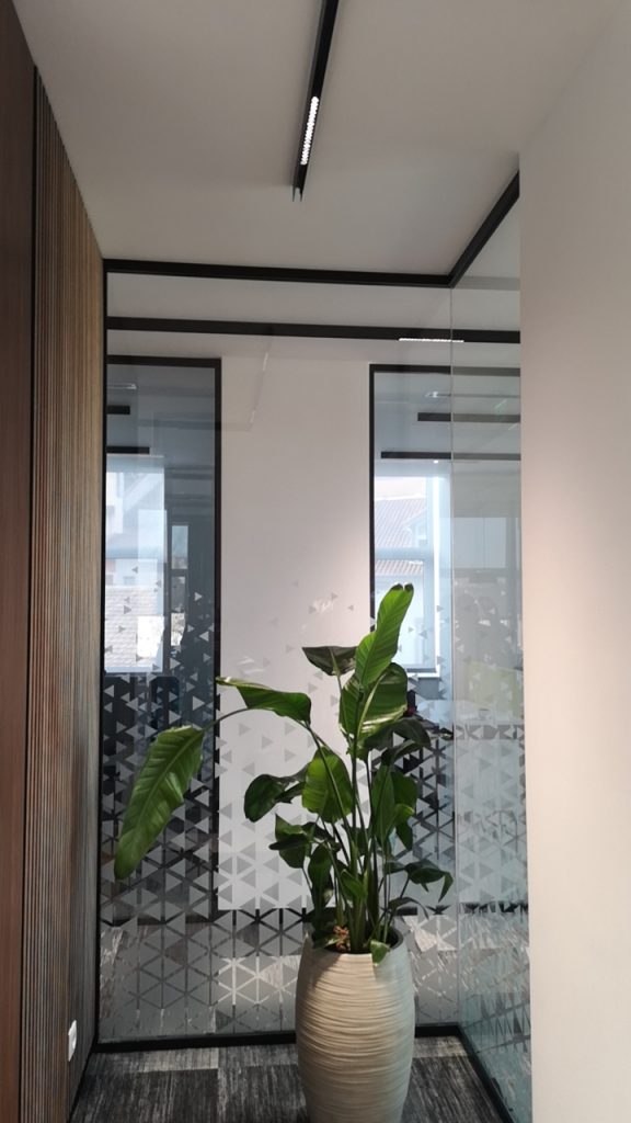 A Red Sevens kaszinóüzemeltelő irodaházának LED világítástechnikai megoldásai 5 g2 led magneses sin spotlampa – Ledium