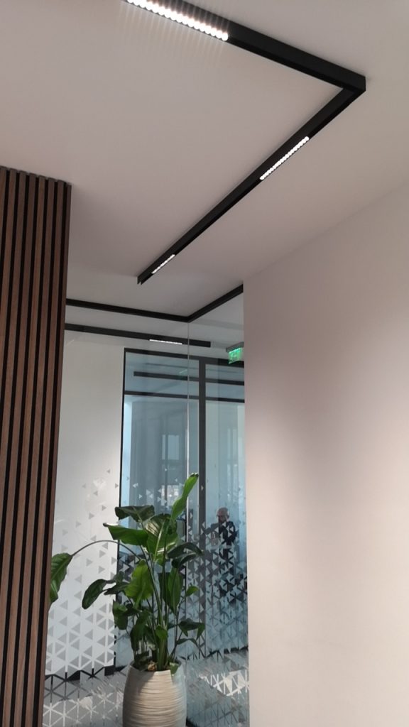 A Red Sevens kaszinóüzemeltelő irodaházának LED világítástechnikai megoldásai 6 g3 led sinrendszer sarokelem – Ledium